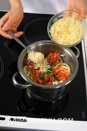 Приготовление блюда по рецепту - Запеканка из макарон с помидорами. Шаг 2